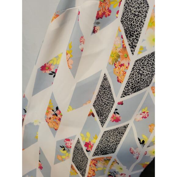 CAbi Large Grosgrain Ribbon Geometric Floral Print Sleeveless Blouse Career Art - Picture 5 of 8